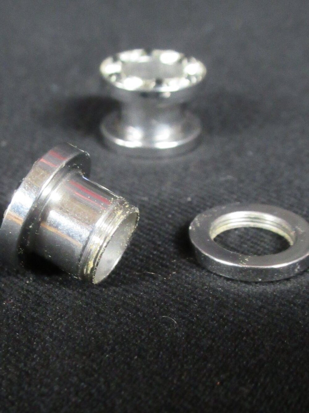 00g Black and White Rhinestone Screw Back Tunnels - Picture 4 of 4